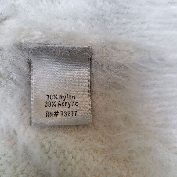 2/$30 Cozy Sweater with Argle Accents - Size Medium - Picture 5 of 6